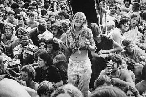 Van Woodstock naar censuur: Neil Young krijgt support van ‘vrijheidsliefhebbers’