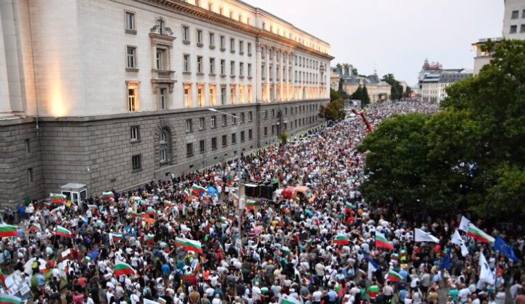 Wat we niet mogen zien: Bulgaren demonstreren massaal tegen de EU en de NAVO