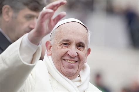 Paus Franciscus: Invasie Oekraïne mogelijk door ‘geblaf NAVO aan de poort van Rusland’