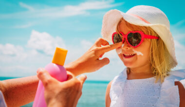 Klinisch wetenschapper en hormoonexpert: Stop met het gebruik van zonnebrandcrème (Podcast: Weston A. Price)