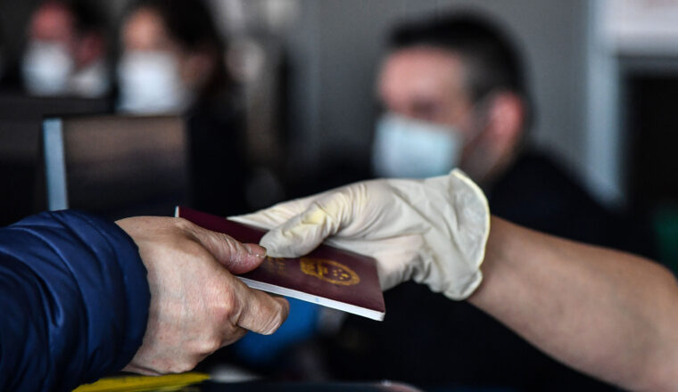 Chinees regime confisqueert paspoorten van burgers, 370 miljoen mensen kunnen niet terugkeren naar hun eigen huis