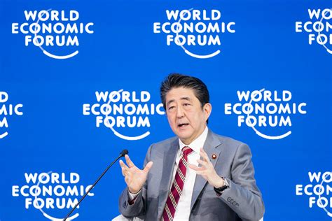 Speculatie: moord op Japanse oud-premier wegens WEF-connecties