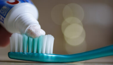 9 schadelijke effecten van fluoride: let op welke tandpasta je koopt!